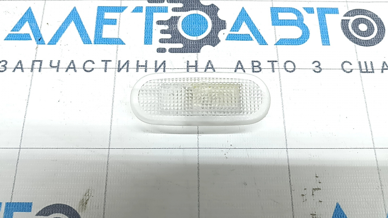 Плафон освещения передний правый Mitsubishi Outlander 22-26 под козырьком
