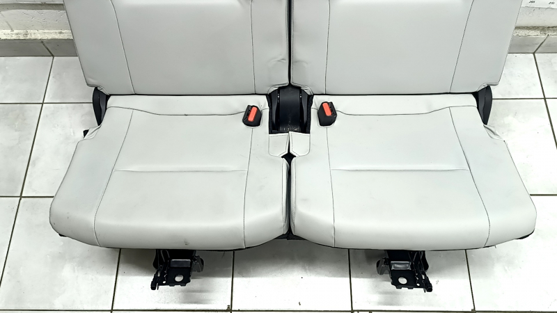 Задний ряд сидений 3 ряд Mitsubishi Outlander 22-26 кожа серая, под чистку, замята