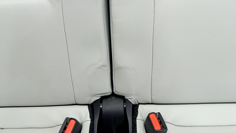 Задний ряд сидений 3 ряд Mitsubishi Outlander 22-26 кожа серая, под чистку, замята