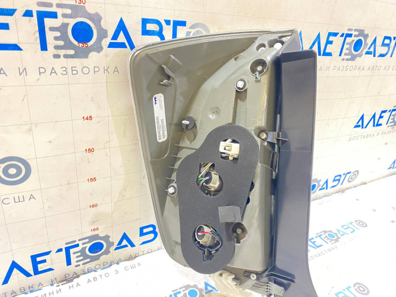 Фонарь правый Toyota Prius 30 13-15 рест LED