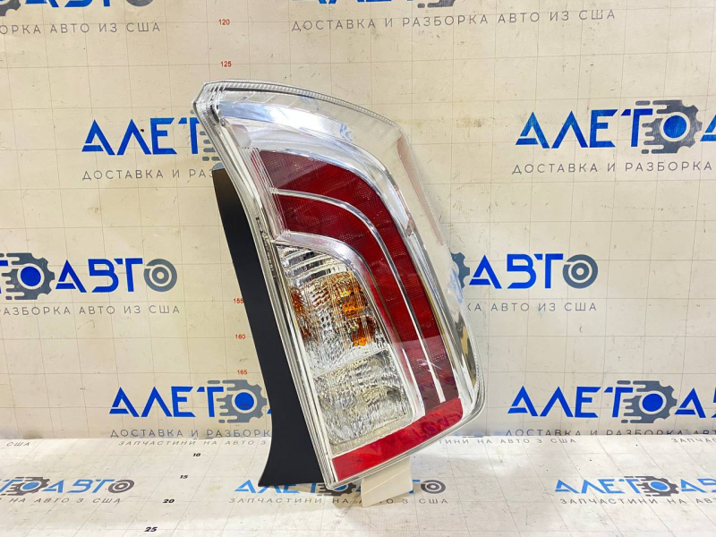 Фонарь правый Toyota Prius 30 13-15 рест LED