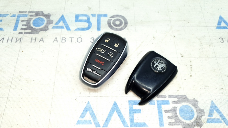 Ключ smart Alfa Romeo Giulia 17-24 5 кнопок, царапины, полез хром