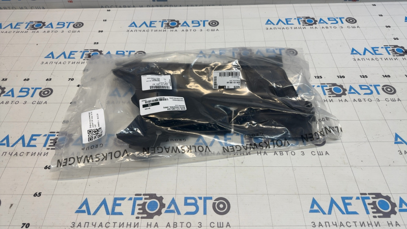 Дефлектор радиатора левый VW Atlas 24-26 2.0T