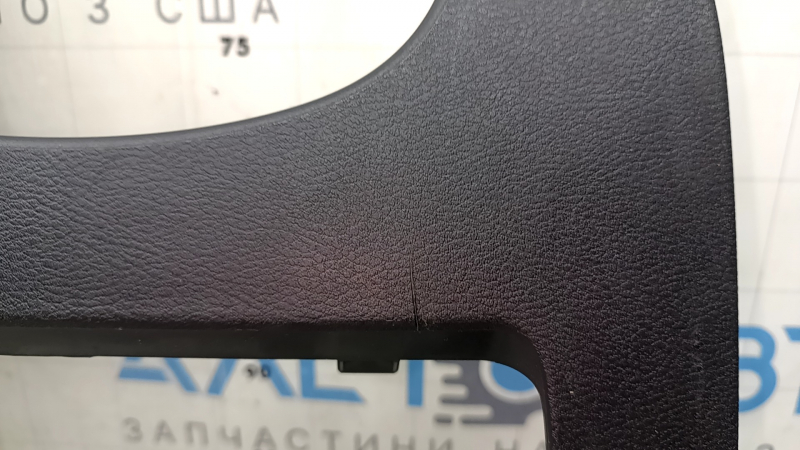 Накладка колени водителя Nissan Rogue 21-26 черная, тип 2, царапины, надлом крепления
