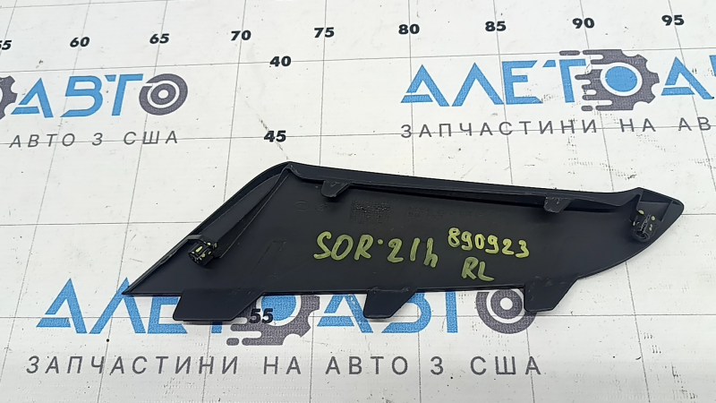Накладка заднего бампера правая Kia Sorento 21-26 HEV, PHEV, трещины в креплениях