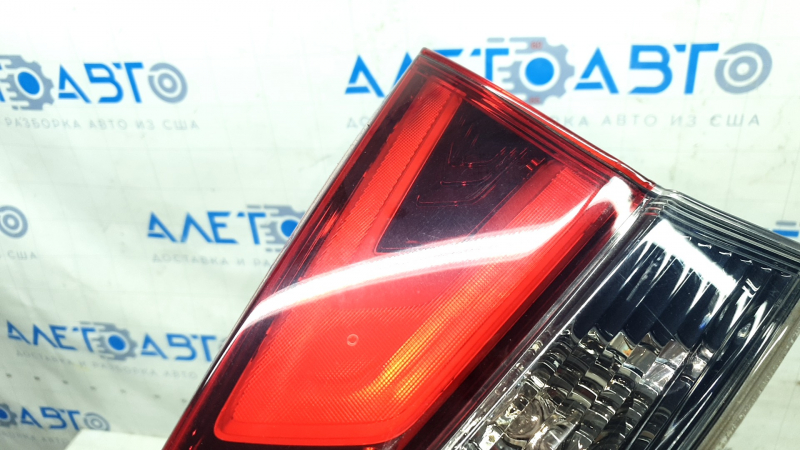 Фонарь внутренний крышка багажника правый Nissan Rogue 17-20 потёртость, царапины