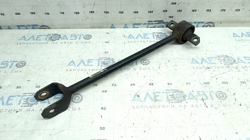 Рычаг продольный задний левый Toyota Camry v55 15-17 usa микротрещины, ржавый
