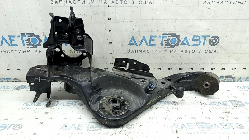 Цапфа задняя левая Nissan Rogue 14-20 микротрещины С/Б