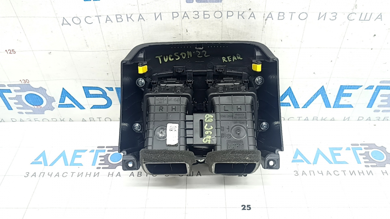 Накладка центральной консоли задняя с дефлектором воздуховода Hyundai Tucson 22-26 черная, тип 2, царапины