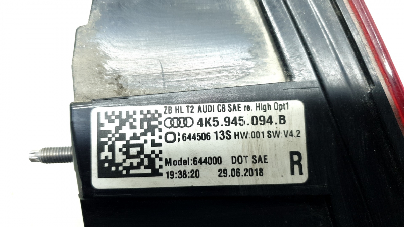 Фонарь внутренний крышка багажника правый Audi A6 C8 19-24 без анимации, песок