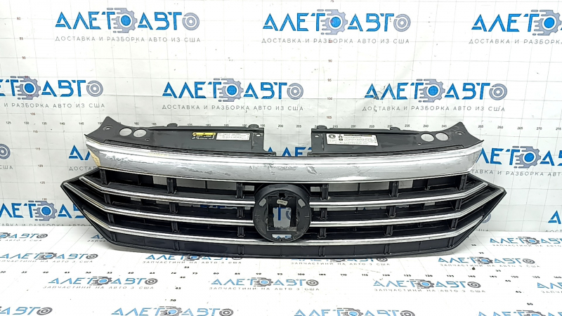 Решетка радиатора grill VW Jetta 19-21 без эмблемы под радар, песок, вздулся хром