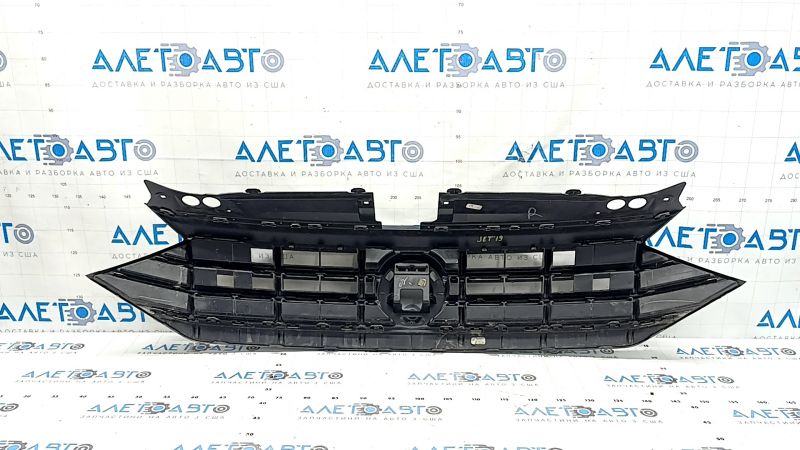 Решетка радиатора grill VW Jetta 19-21 без эмблемы под радар, песок, вздулся хром