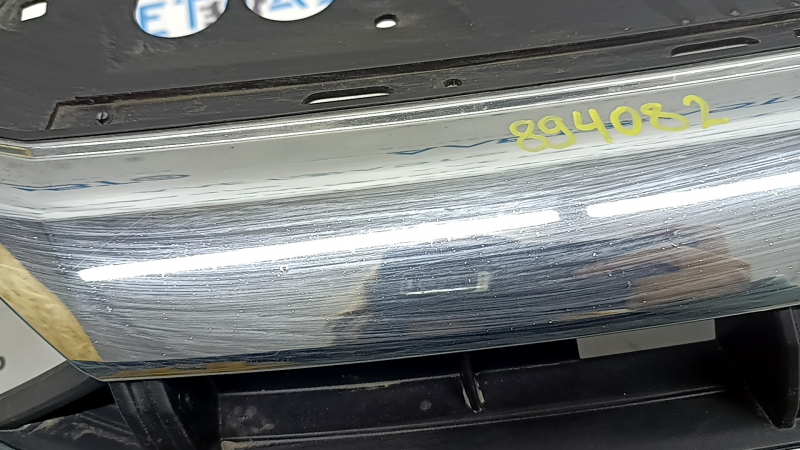 Решетка радиатора grill VW Jetta 19-21 без эмблемы под радар, песок, вздулся хром