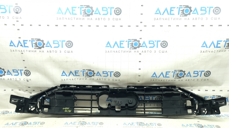 Кронштейн решетки радиатора grill Audi A6 C8 19-23 без радара