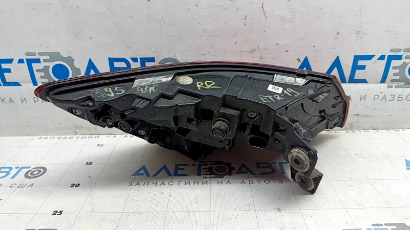 Фонарь внешний крыло правый Audi E-Tron 19-23 царапины