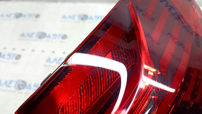 Фонарь внешний крыло правый Audi E-Tron 19-23 царапины