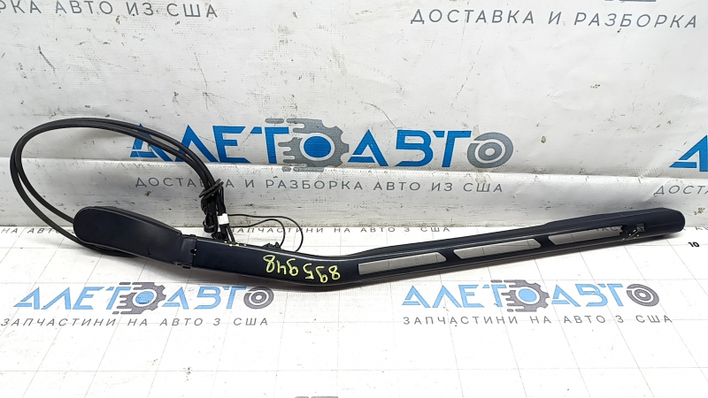 Поводок дворника левый Audi E-Tron 19-23 под две форсунки, царапины