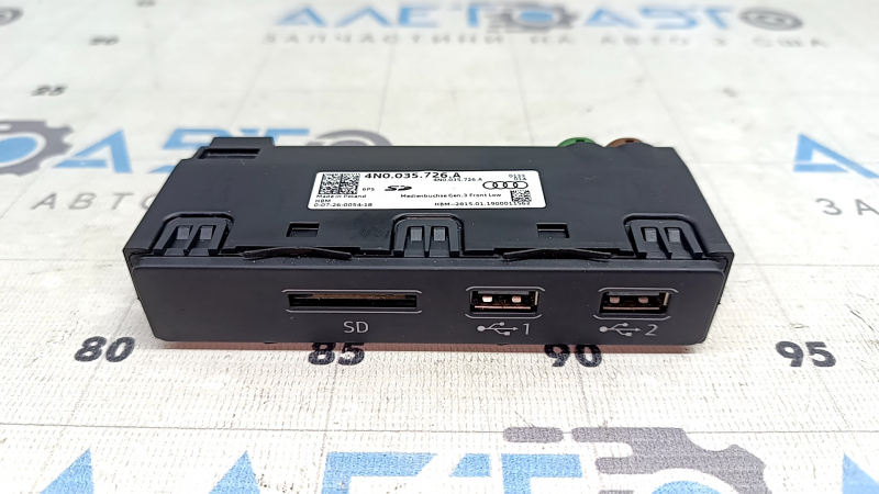 USB Hub центральной консоли Audi E-Tron 19-23 передний