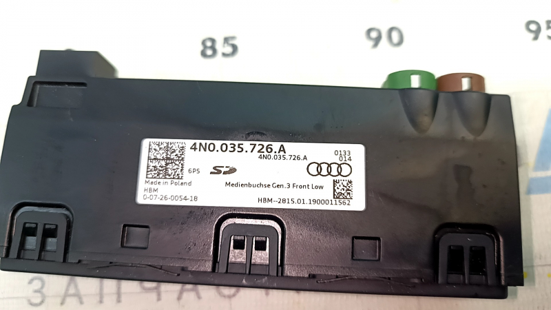 USB Hub центральной консоли Audi E-Tron 19-23 передний