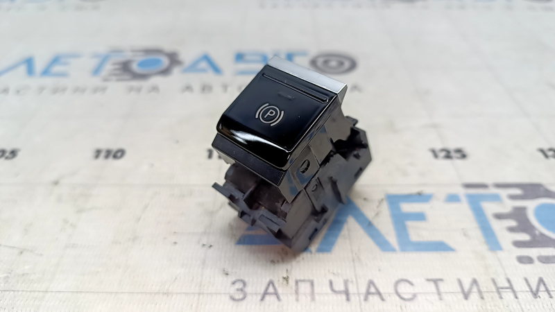 Кнопка паркинга Audi E-Tron 19-23 царапины