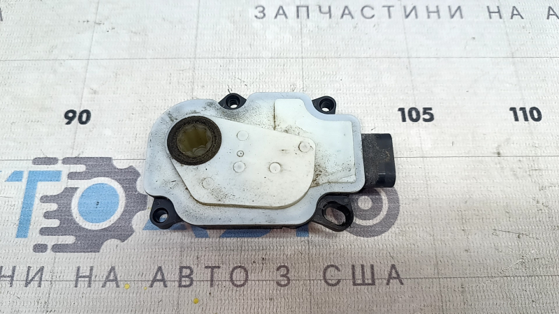 Моторчик нижней жалюзи дефлектора радиатора Audi E-Tron 19-23