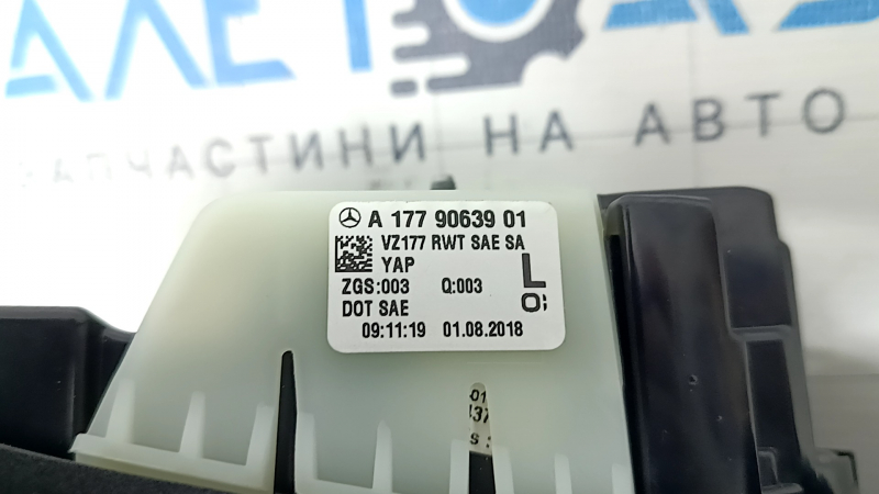 Фонарь внутренний крышки багажника левый Mercedes A-class V177 19-22 LED