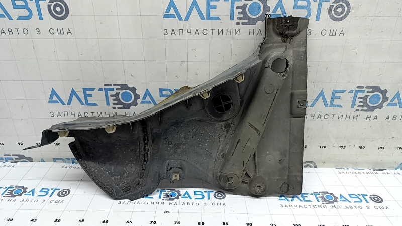 Подкрылок передний правый передняя часть Audi A6 C8 19-24 надломан, затерт