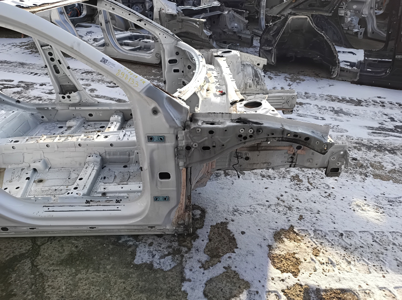 Четверть передняя правая Mercedes A-class V177 19-22 белая, на кузове