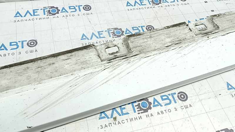 Порог правый Audi A5 F5 20-25 5D белый, царапины, потерт
