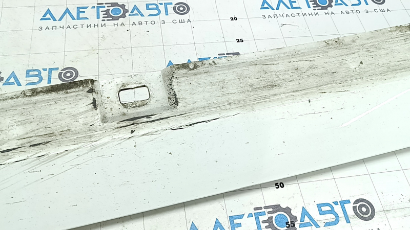 Порог правый Audi A5 F5 20-25 5D белый, царапины, потерт