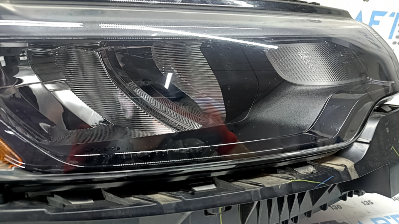 Фара передняя правая в сборе Jeep Compass 22-26 галоген + LED с креплением, песок