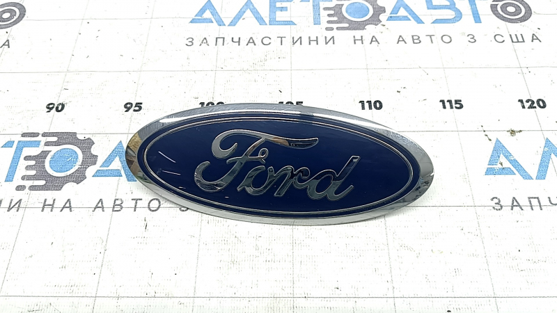 Эмблема значок переднего бампера Ford Escape MK4 20-22 царапины