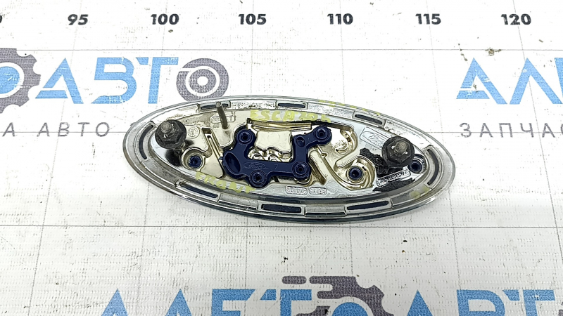 Эмблема значок переднего бампера Ford Escape MK4 20-22 царапины
