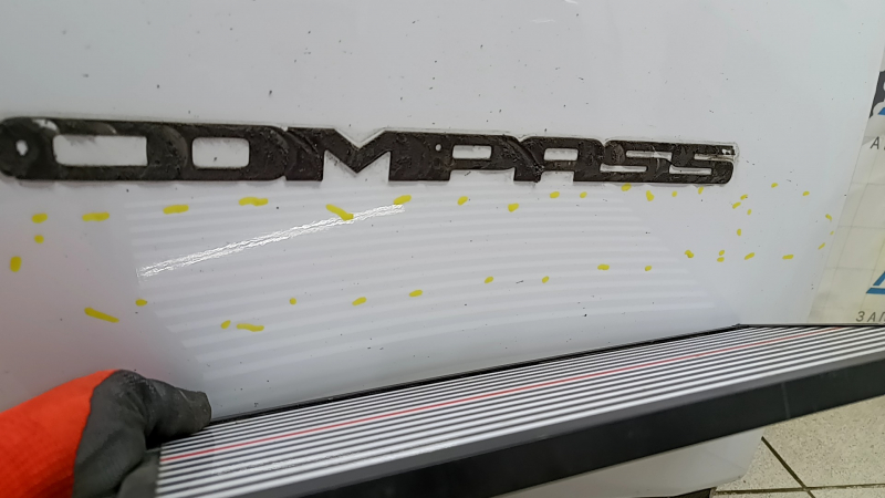 Дверь голая передняя правая Jeep Compass 17-26 keyless, белый PW7, вмятины