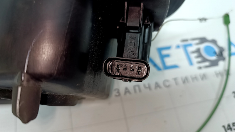 Корпус лючка бензобака Ford Escape MK4 20-22 hybrid сломано крепление