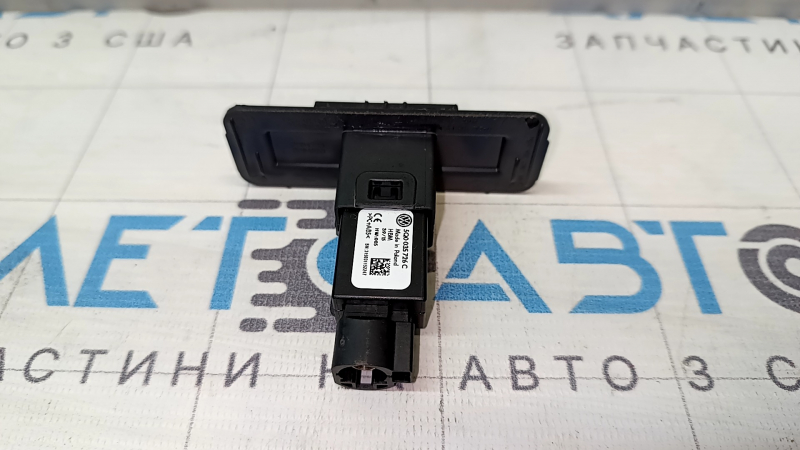 USB Hub центральной консоли VW Passat b8 16-19 USA, слазит краска