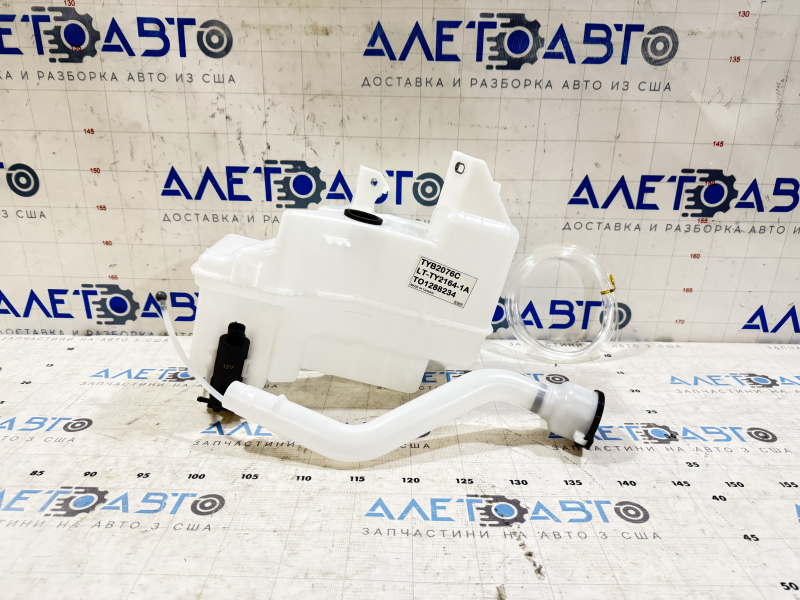 Бачок омывателя Toyota Prius 50 16-22 с моторчиком, с горловиной и крышкой