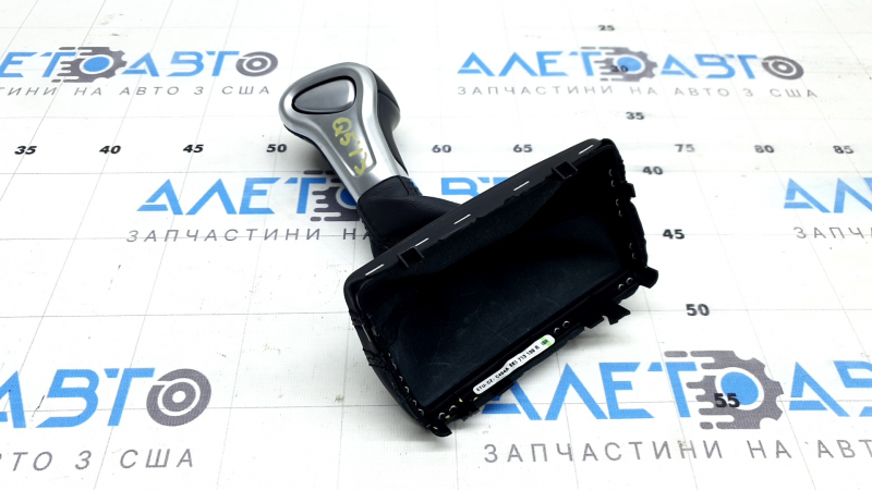 Ручка КПП Audi Q5 8R 13-17 черная кожа, царапины, сломано крепление
