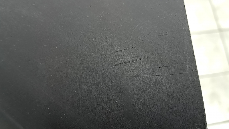 Губа переднего бампера Porsche Macan 15-18 структура, треснута, примята, царапины, трещины в креплениях, после ремонта