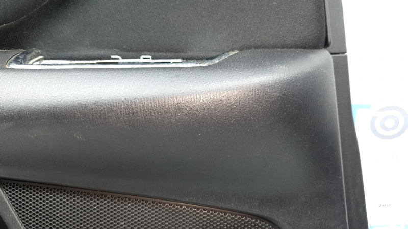 Обшивка двери карточка задняя левая Mazda CX-9 16-23 черная с черной вставкой велюр, подлокотник черная кожа, серый молдинг, потёртость, царапины