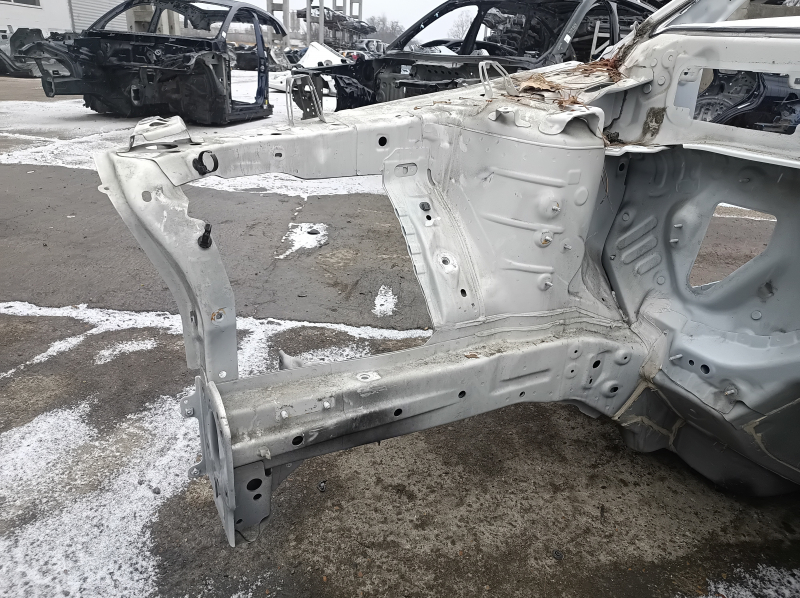 Четверть передняя правая Mazda CX-9 16-23 белая, на кузове
