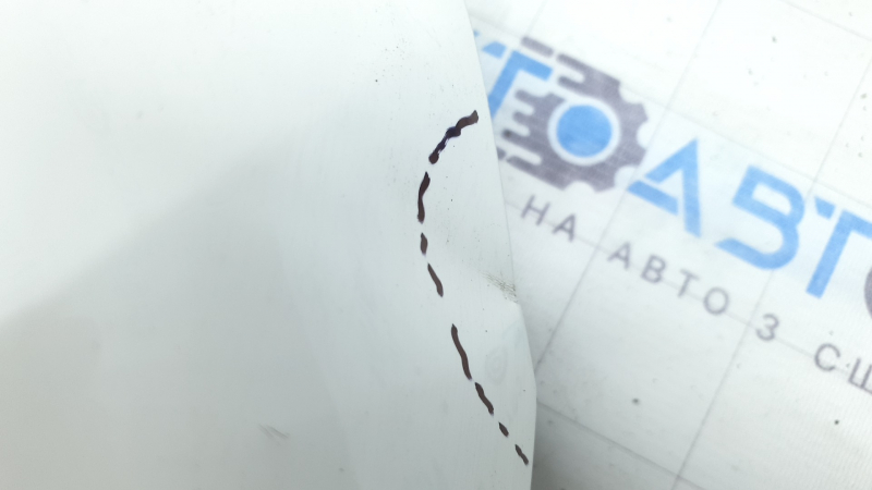 Накладка решетки радиатора верхняя grill Mazda CX-9 16-23 замята, царапины, потёрта