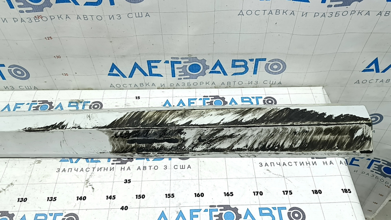 Порог с креплением в сборе правый Audi A3 8V 15-20 4d потерта