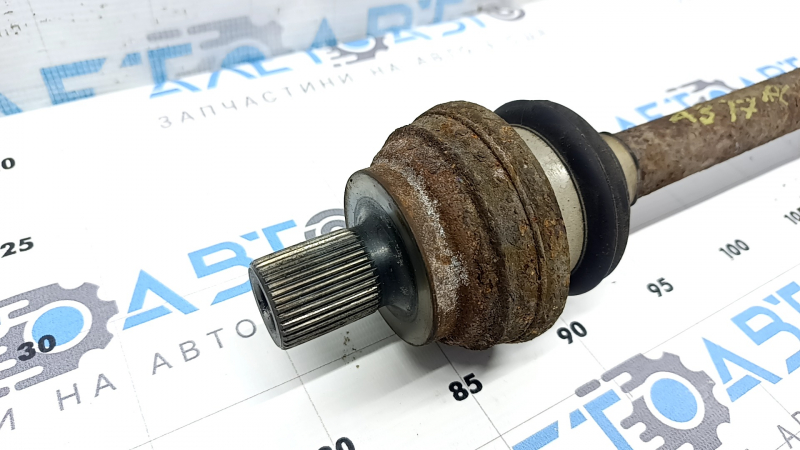 Привод полуось задняя левая Audi A3 8V 15-20 ржавая