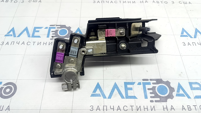 Клемма плюсовая АКБ Audi A4 B9 17-25 с пиропатроном, без крышки