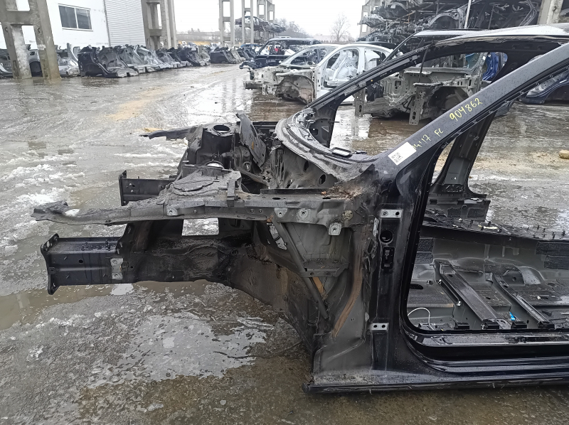 Четверть передняя левая Audi A4 B9 17-20 на кузове, черная
