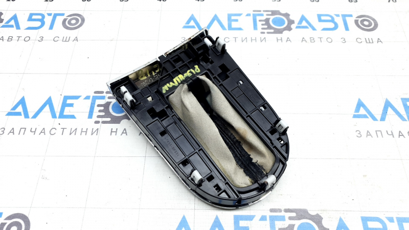 Накладка шифтера МКПП Ford Mustang mk6 15-20 хром, под чистку, потёрта