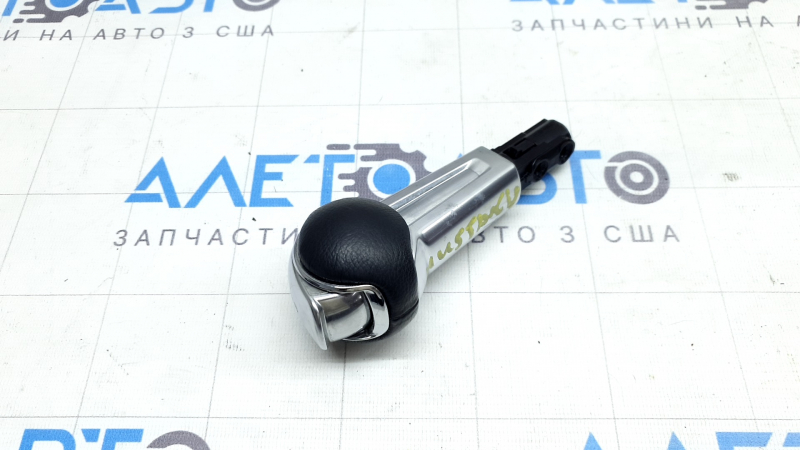 Ручка КПП Ford Mustang mk6 15-23 кожа черная, хром, царапины
