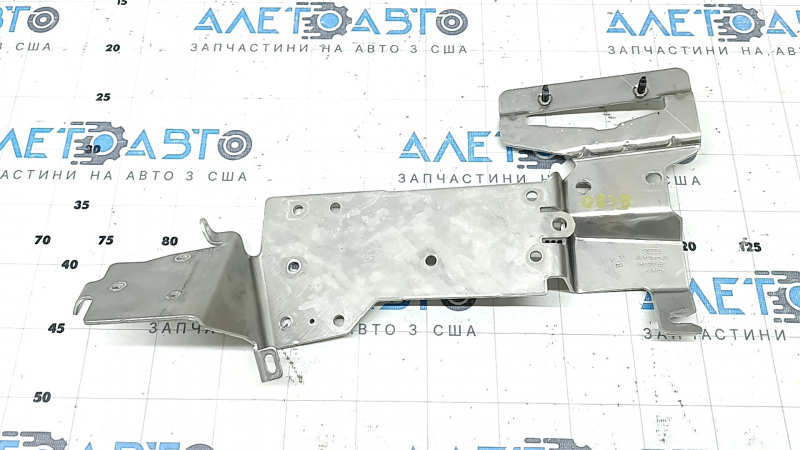 Кронштейн DRIVER ASSIST CONTROL MODULE Audi Q8 19-26 нижний