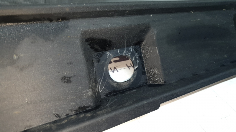 Порог правый Toyota Rav4 19-24 структура, царапины